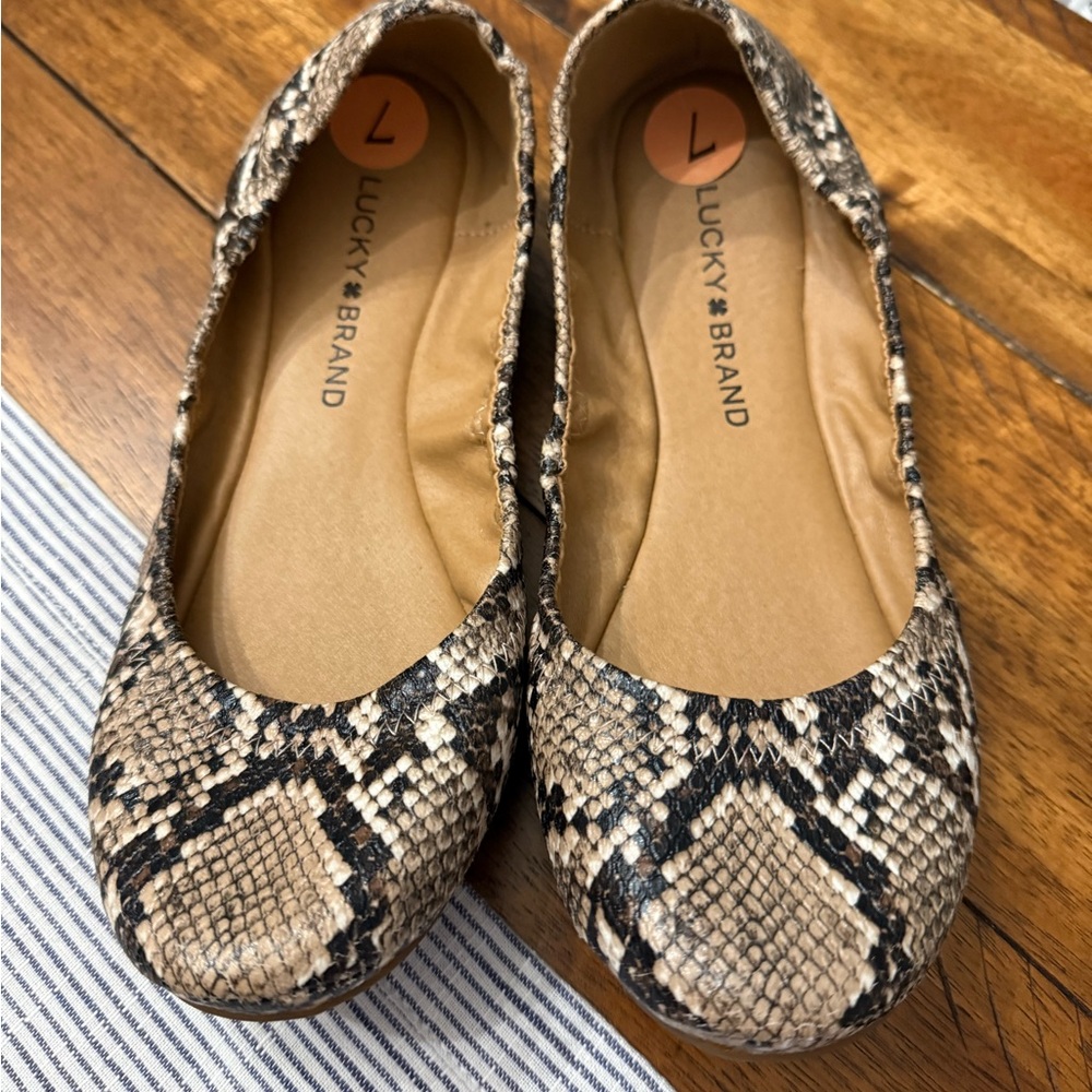 Lucky Brand Women's Snake-Print Ballet Flats in Tan and Black